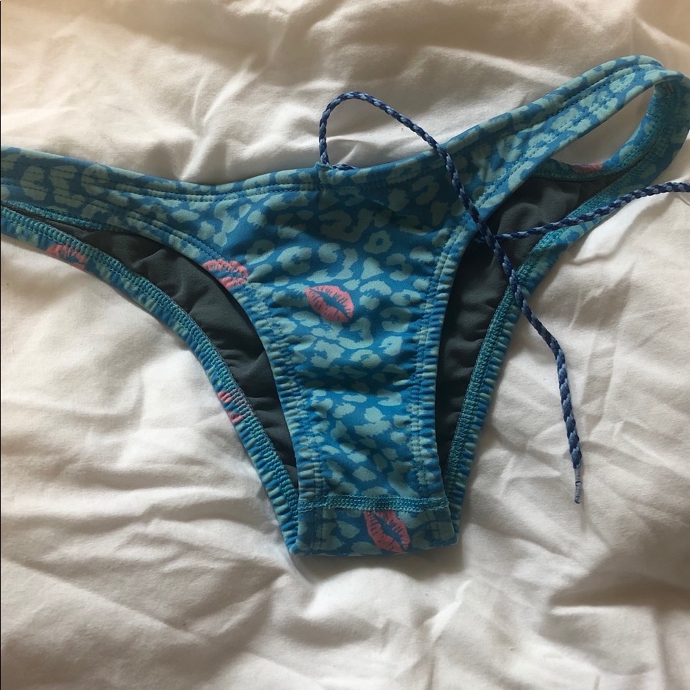 Size small blue Brazil jolyn bottoms
